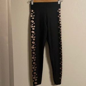 Ultracor leggings size small black with gold lipstick